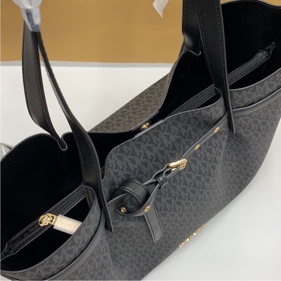 MICHAEL KORS
Emilia Large Logo Tote Shoulder Bag - Picture 13 of 16